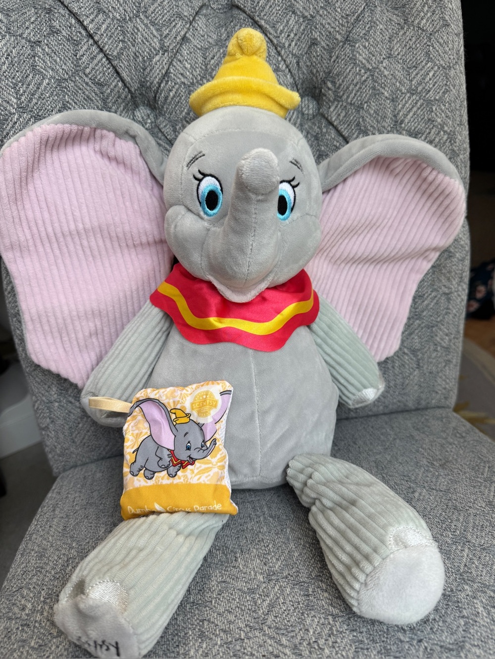 Scentsy Disney Dumbo Scent Buddy With Original Scent Pack EUC